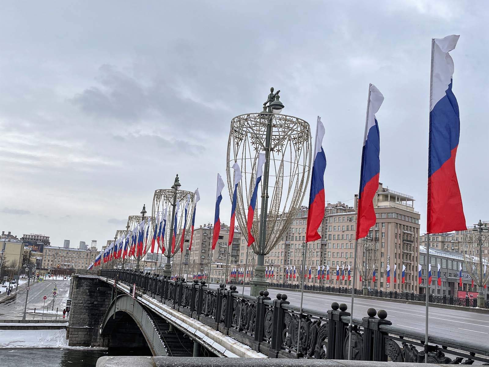 Оформление моста к о дню защитника отечества