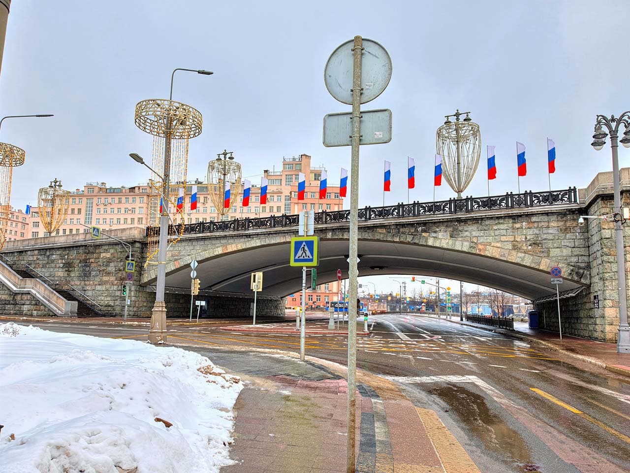 Оформление моста к о дню защитника отечества