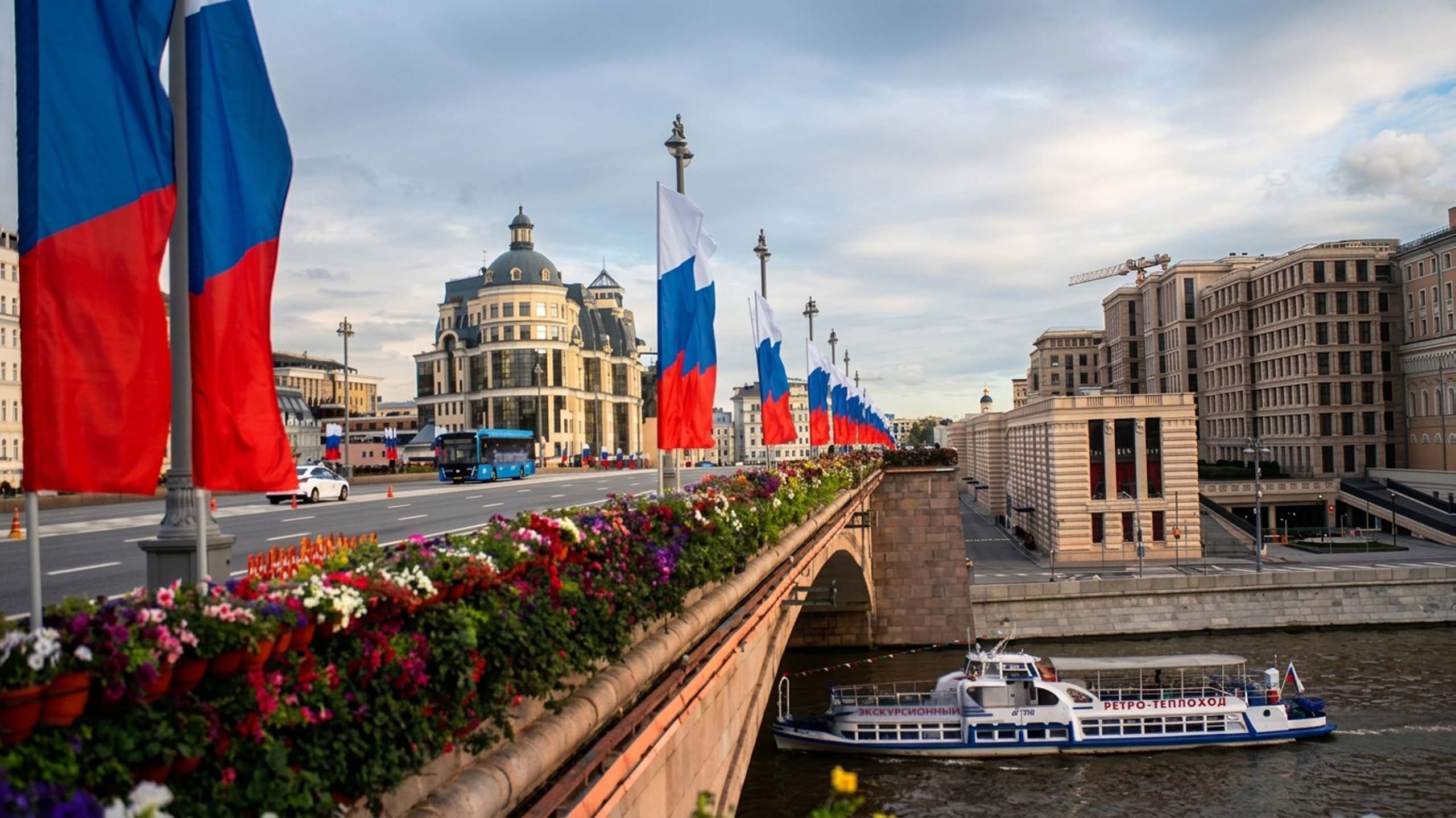 Флаговый массив на Москворецком мосту