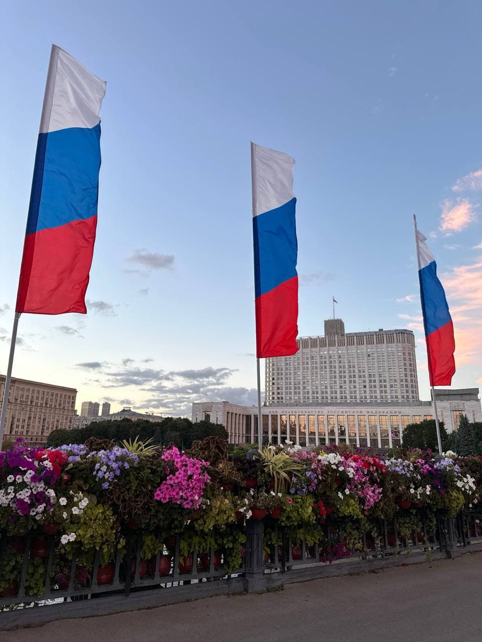 Флаговое оформление Новоарбатского моста
