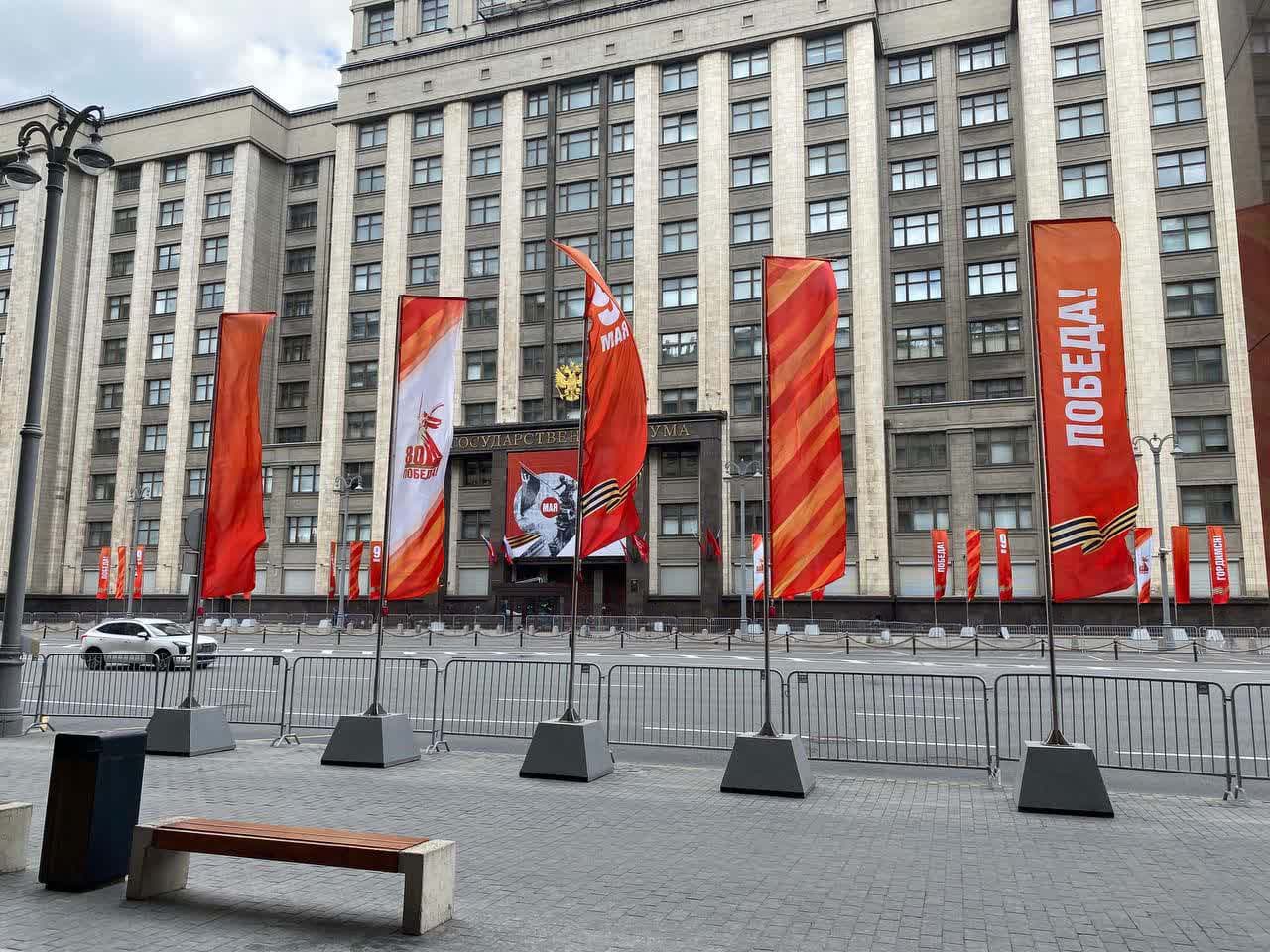 Флаговое оформление у Four Seasons